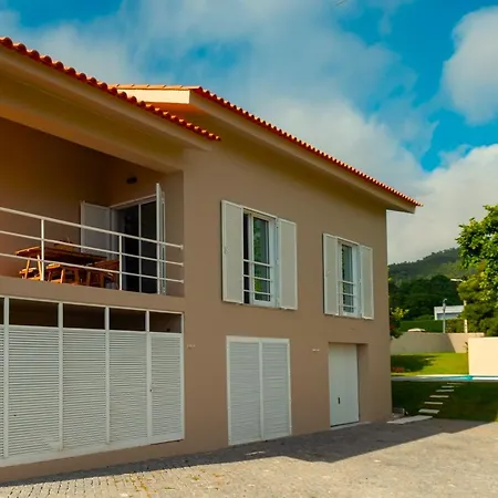 Sea And Mountain Retreat 아피프