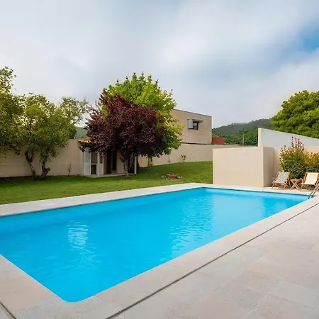 Nyaraló Sea And Mountain Retreat *