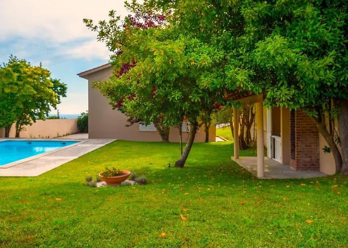 Sea And Mountain Retreat 아피프