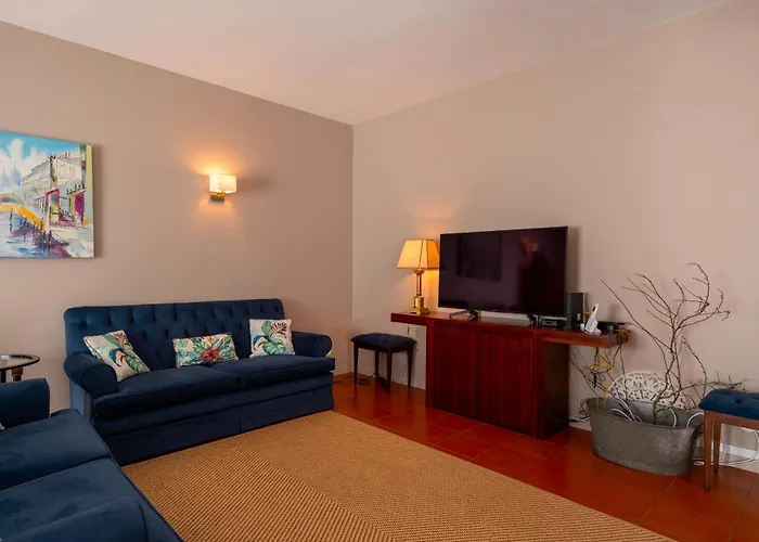 Sea And Mountain Retreat *